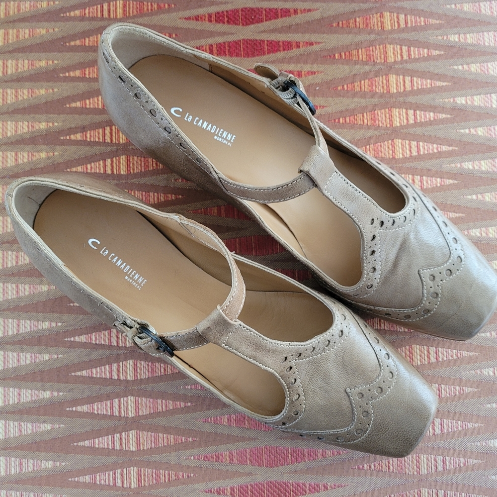 Shoes - Picture 3 of 4